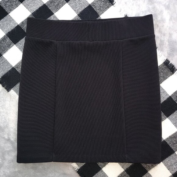 🌸S Black Women's Skirt🌸 - Picture 2 of 3